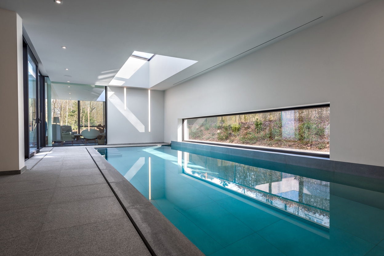 Binnenzwembad modern