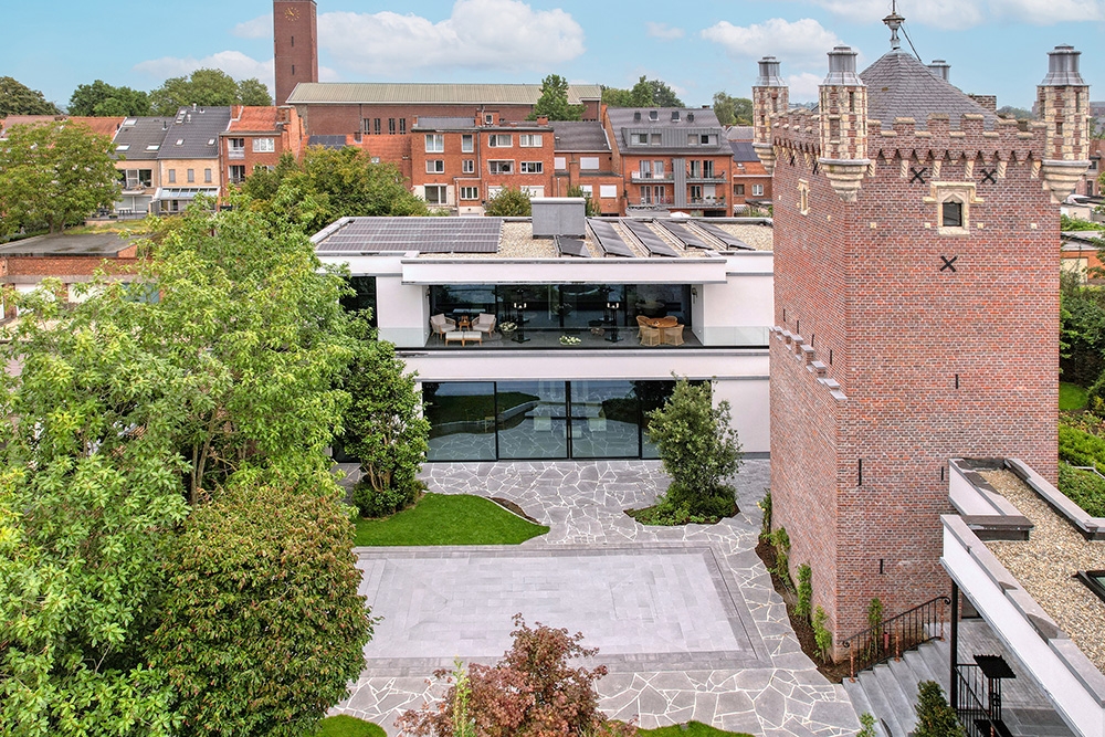 Beeld op tuin (gesloten zwembad)