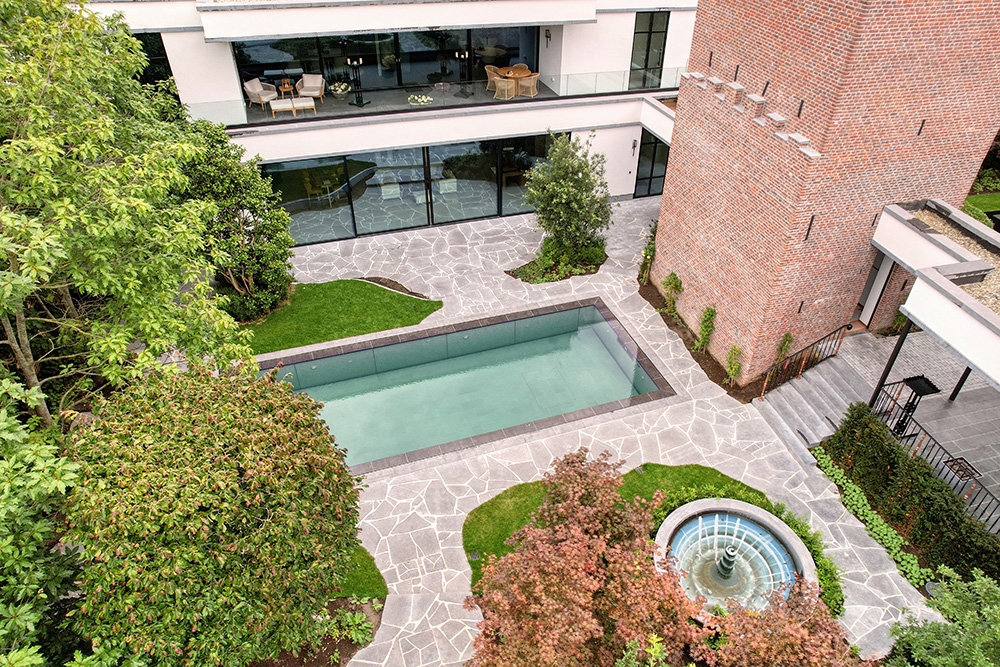 Zwembad met bodem naar beneden